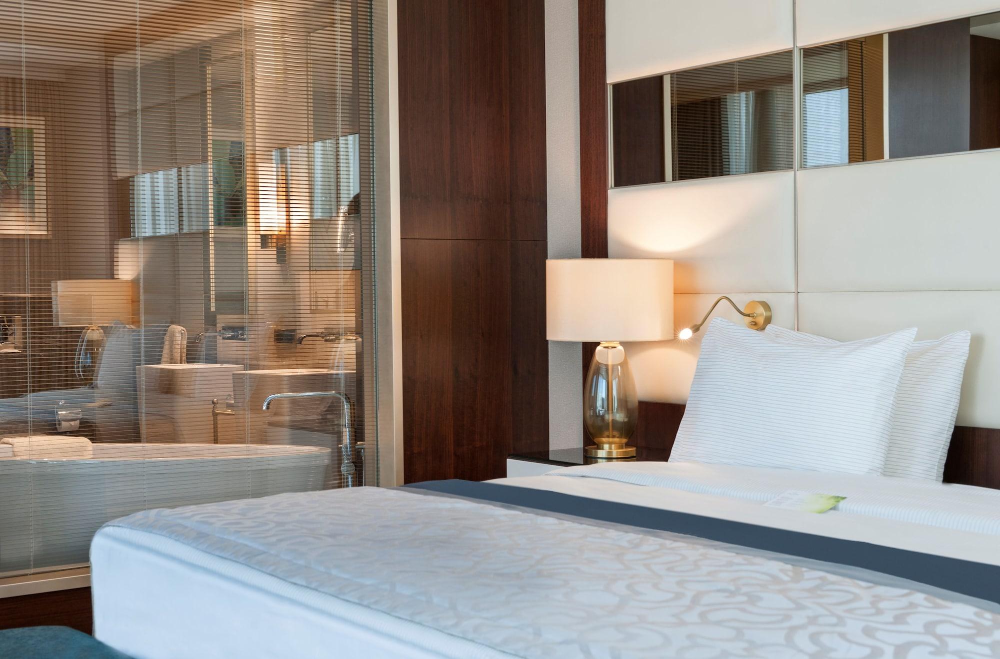Elite World Grand Istanbul Basın Ekspres Hotel Exterior foto A bedroom in the hotel