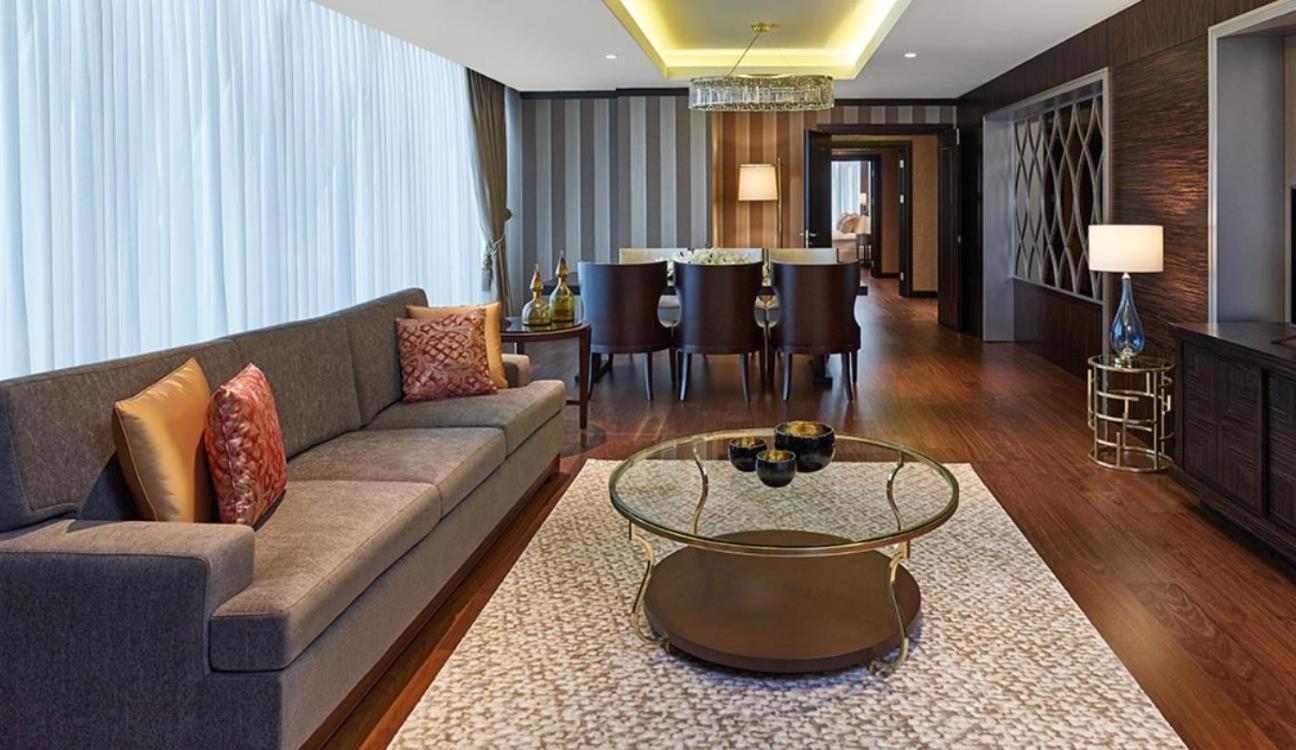 Elite World Grand Istanbul Basın Ekspres Hotel Exterior foto A living room in a suite at the Ritz-Carlton, Istanbul