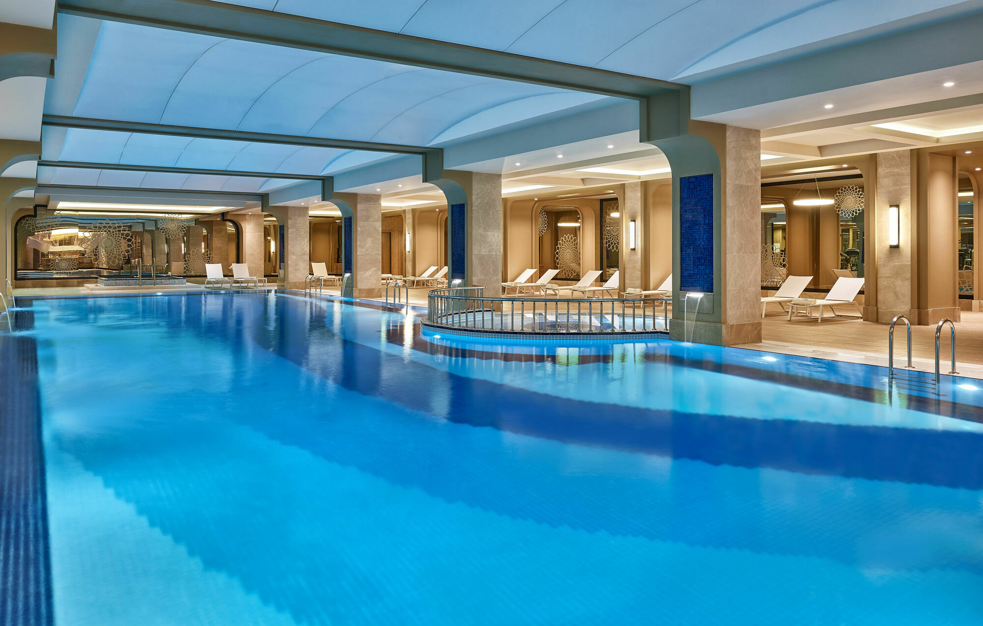 Elite World Grand Istanbul Basın Ekspres Hotel Exterior foto Indoor pool